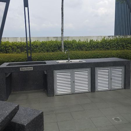 Cozy Luxe Condo In Southville City Bangi Exterior photo